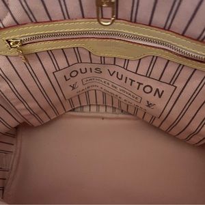 Louis Vuitton Neverfull with light pink lining. New with dust bag